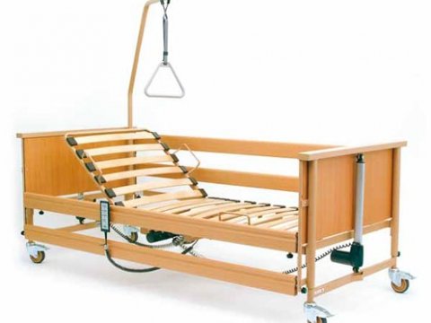 Кровать медицинская реабилитационная Economic II, вариант исполнения матрасного основания и боковых ограждений - деревянные
