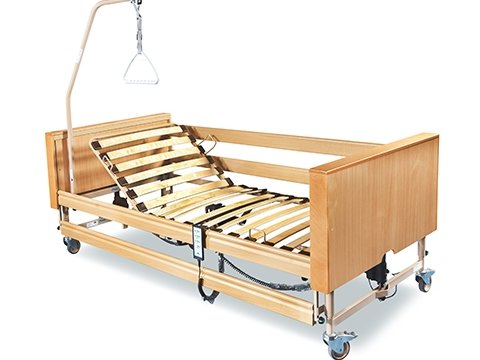 Кровать медицинская реабилитационная Dali II, вариант исполнения матрасного основания и боковых ограждений - деревянные с декора фото 2